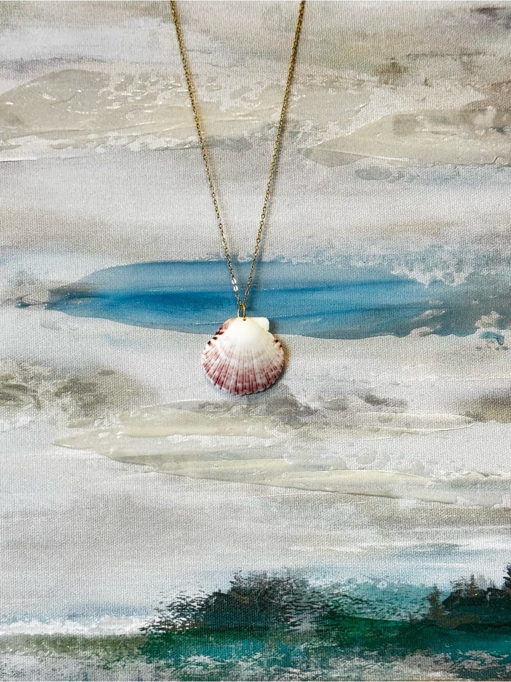 Seashell Pendant Necklace in White and Red